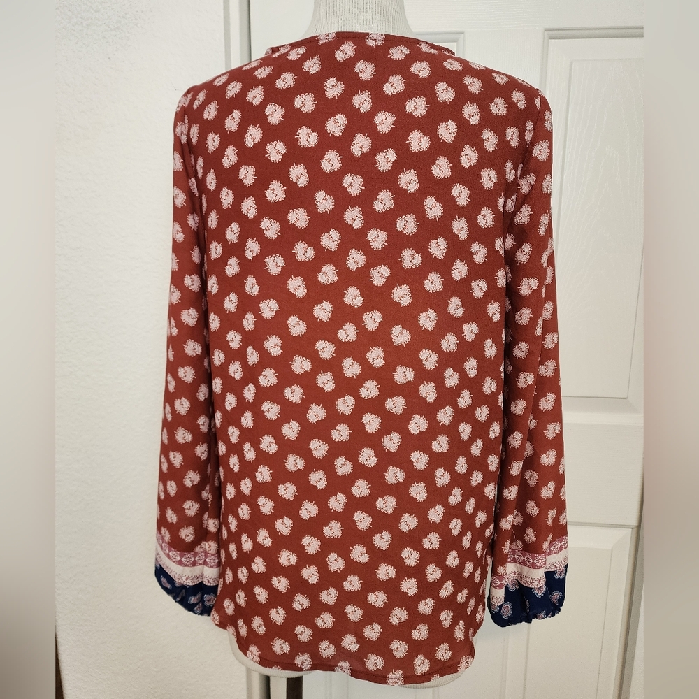 Charming Charlie Floral Wrap Red & Blue Long Sleeve Wome's Top Size M - Picture 2 of 7